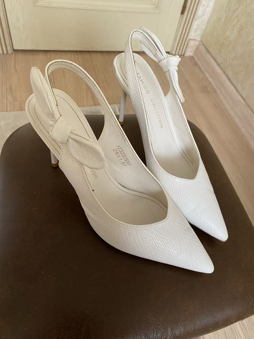 Әйелдерге арналған туфли сатылады