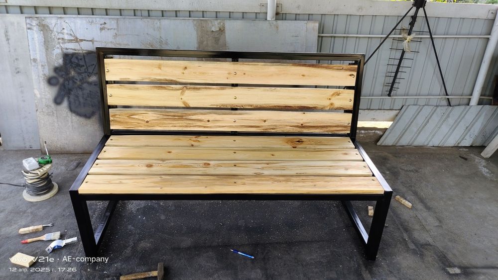 Садовая скамейка