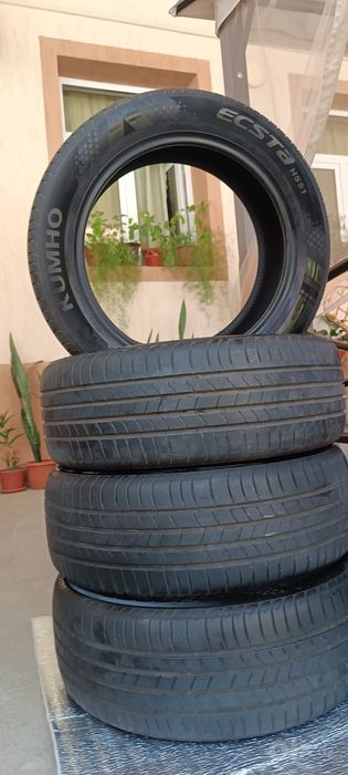 Kumho ecsta HS51 215/55/R17 94v