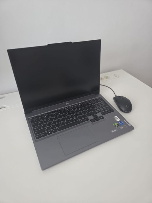 Laptop Gaming Lenovo Legion 5 16IRX9 și Mouse Gaming Logitech G203