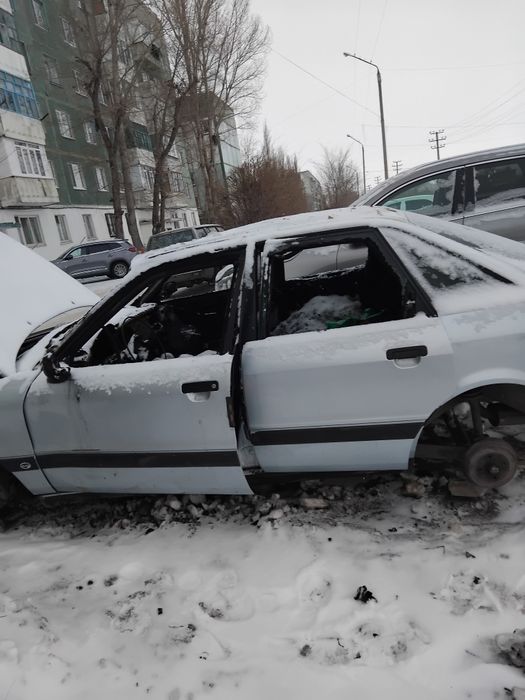 Мотор коробка на аудио 80