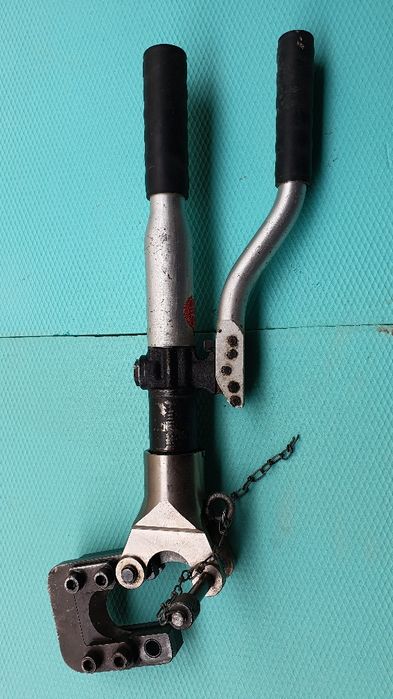 Ръчна Хидравлична ножица за кабели до 50mm  Cembre