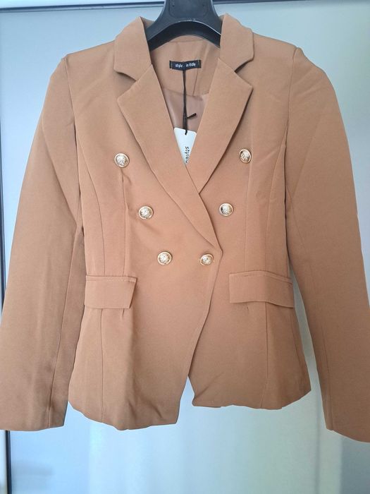 Елегантно и стилно дамско сако в актуален светло кафяв цвят Camel