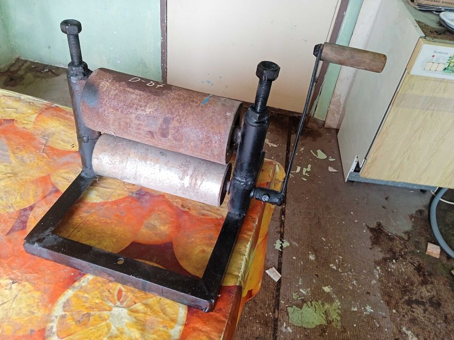 Самоделно направена преса за графика ( офорт, суха игла)