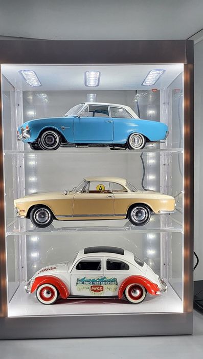 Vitrină pentru expunere cu iluminare led