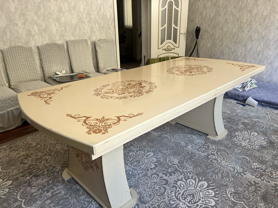 Стол для гостиной