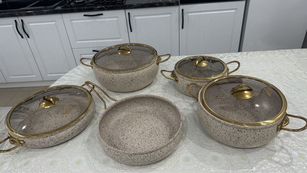 Продам новый набор кастрюль