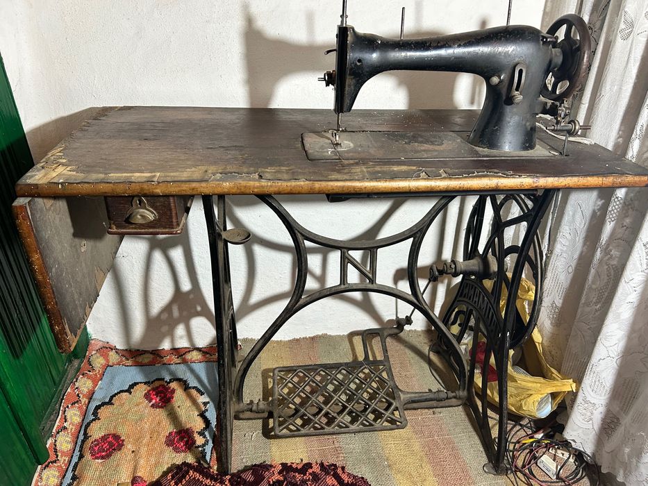 Mașină de cusut Naumann, funcțională
