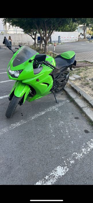 Vând Kawasaki ninja 250r