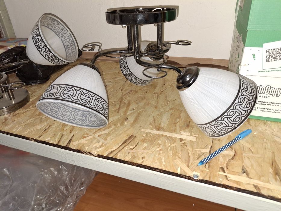 Продам люстру. Б.у. 2 шт.