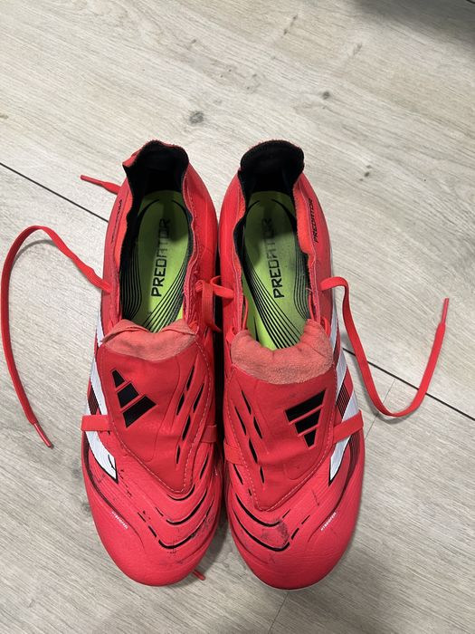 Футболни обувки adidas Predator
