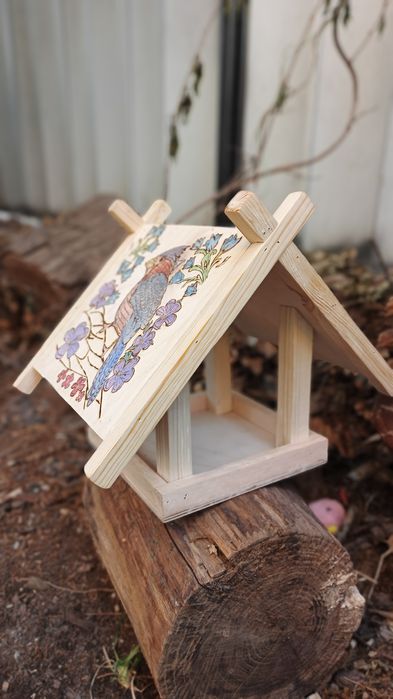 Кормушка для белок и птиц