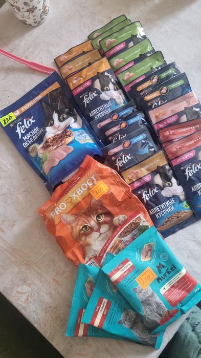 Продам корм для кошек за все 5000