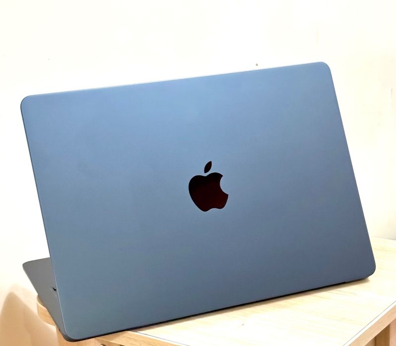 MacBook Air M2 (256gb) condition new