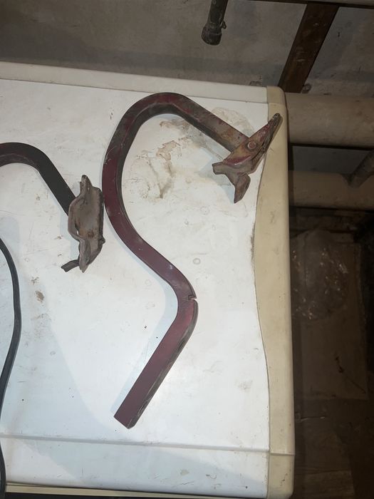 Петля,стойка капота