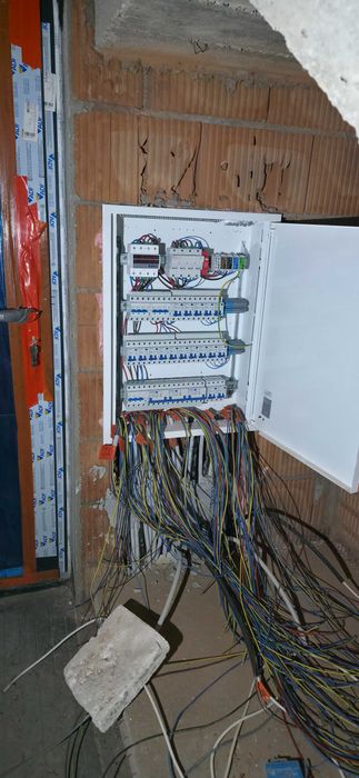 Electrician Autorizat Instalații electrice