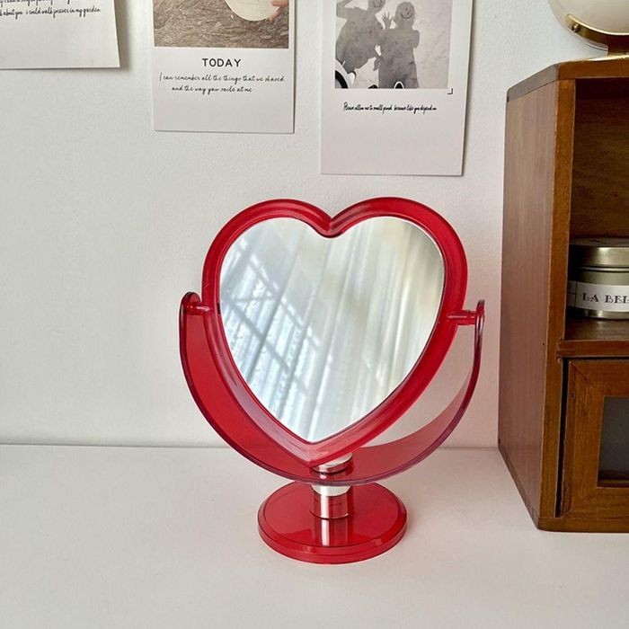 Зеркало в виде серцда