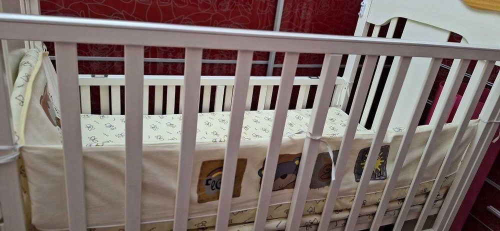 Продается кроватка детская все в комплекте есть