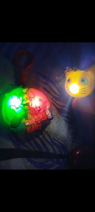 Vând breloc pentru pus la chei cu tom & Jerry Mario