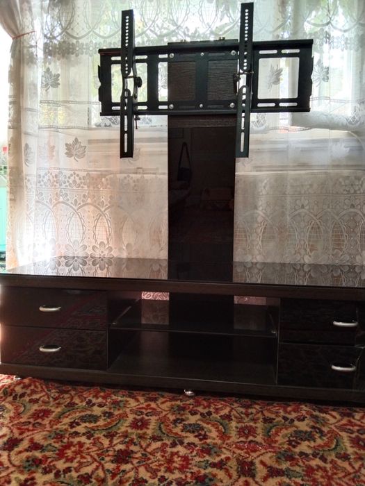 Тумба под телевизор состояние отличное