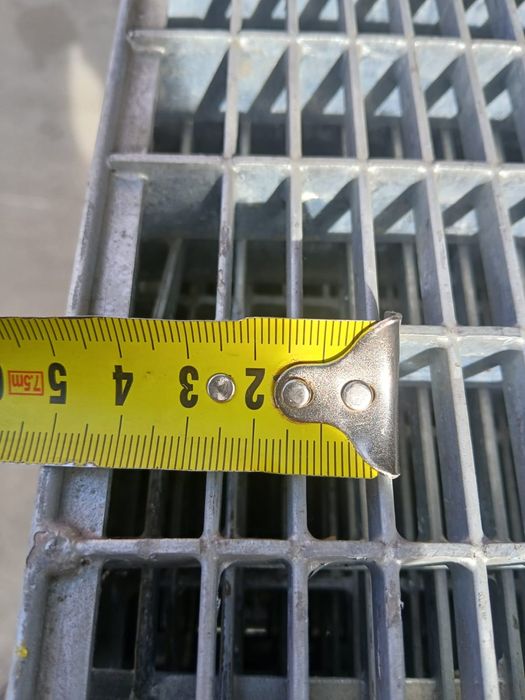 Rafturi metalice