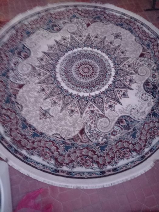 Продаю ковёр круглый