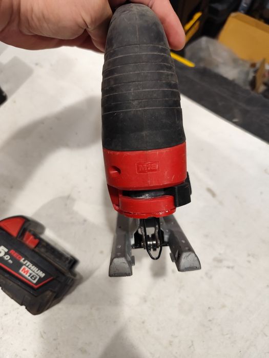 Акумулаторен прободен трион зеге Милуоки Milwaukee M18 BJS + 5Ah