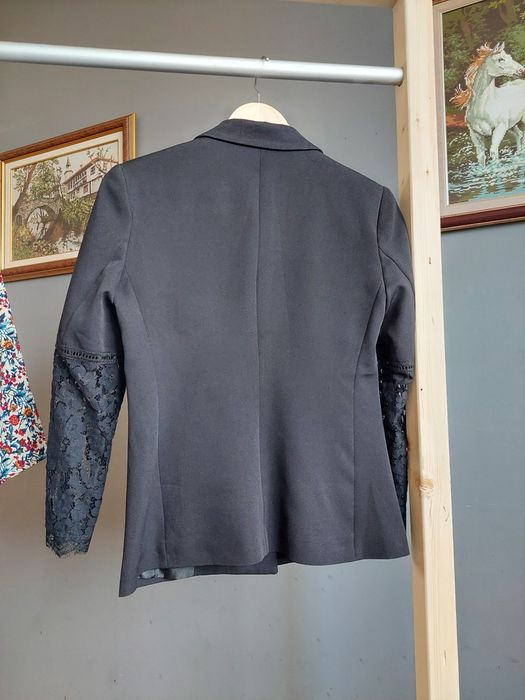 Черно сако с дантелени ръкави