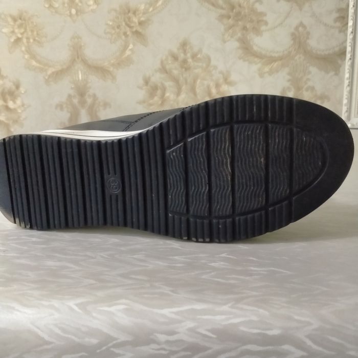 Продам красовки,кожа,размер 39,