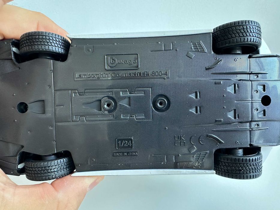 Macheta auto Bburago Lamborghini Countach LPI800-4 1/24