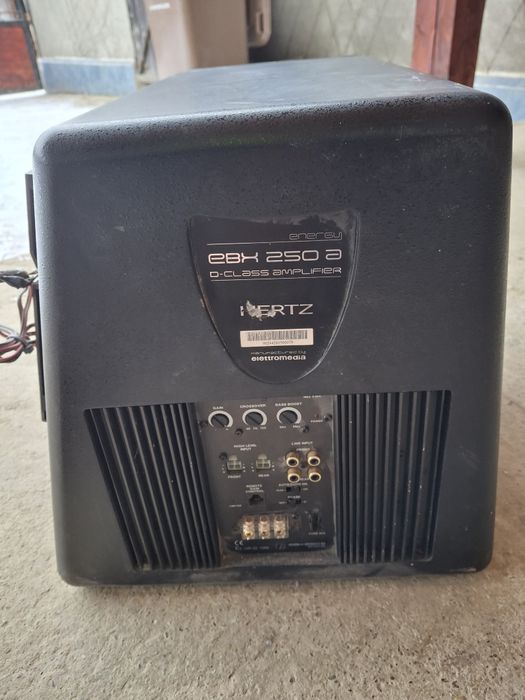Vand subwoofer  auto Hertz in boxa