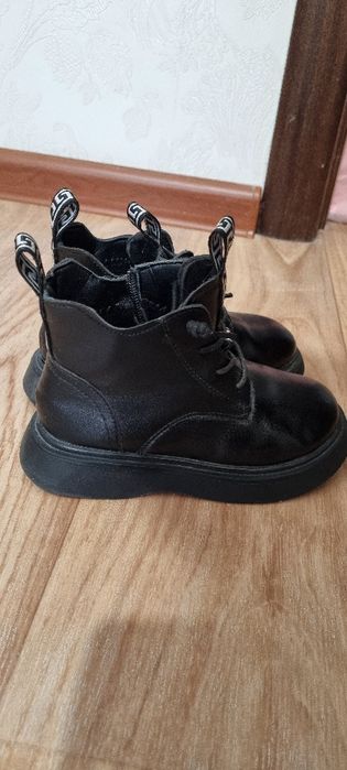 Продам ботинки осень весна