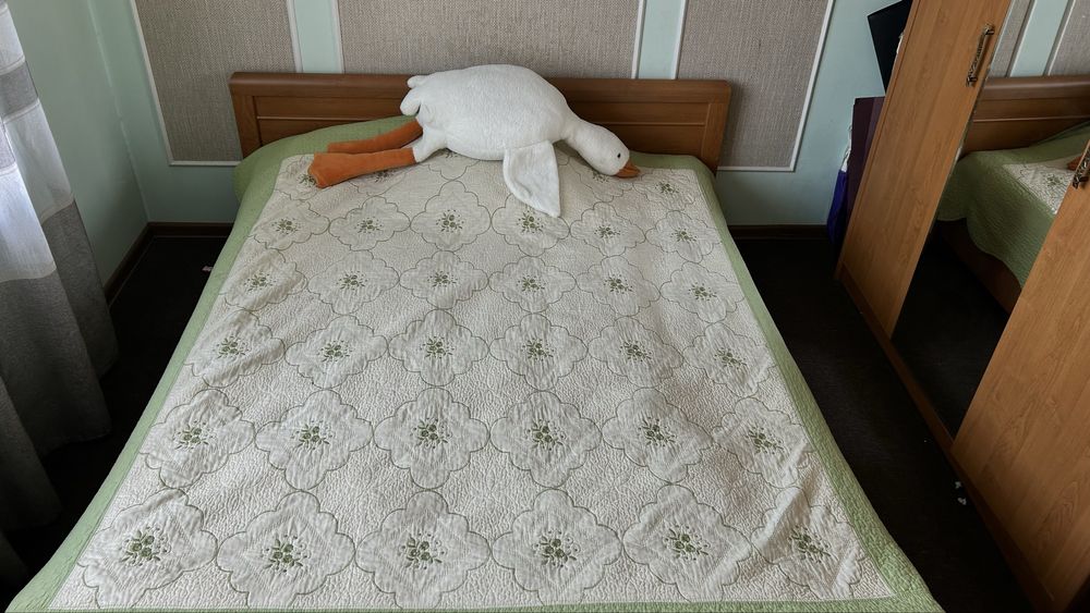 Двуспальная кроват