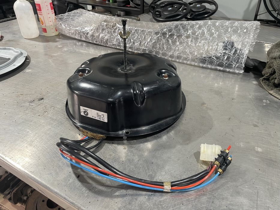 Компресор въздушно окачване бмв Х5 Е53 / Е39 / 7 серия