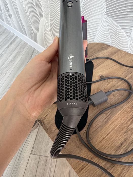 Dyson стайлер. Коробка есть