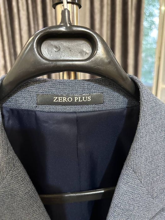 Двубортный костюм