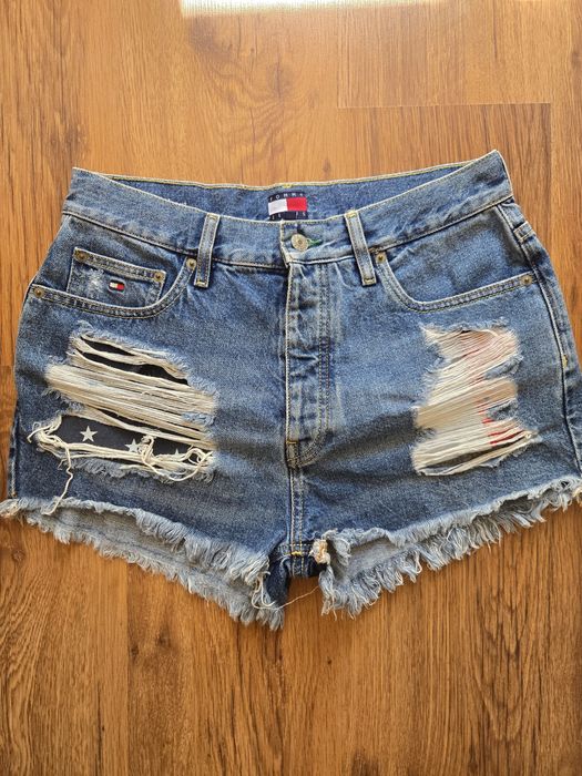 Hugo Boss Blue, Tommy Hilfiger, Levis къси панталонки