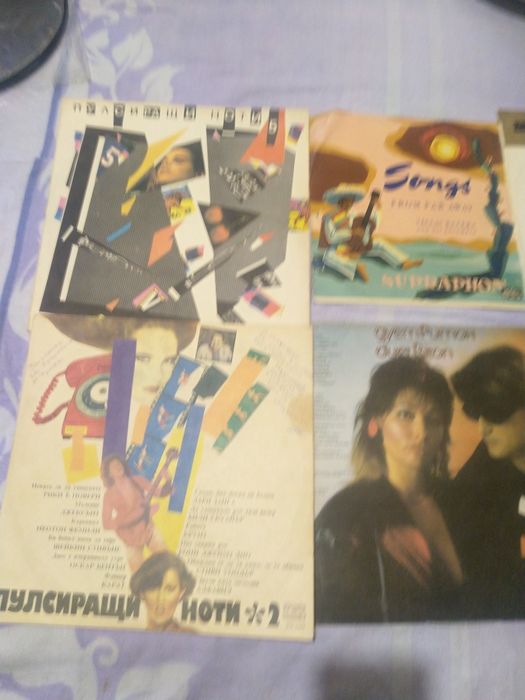 Стари грамофони плочи.