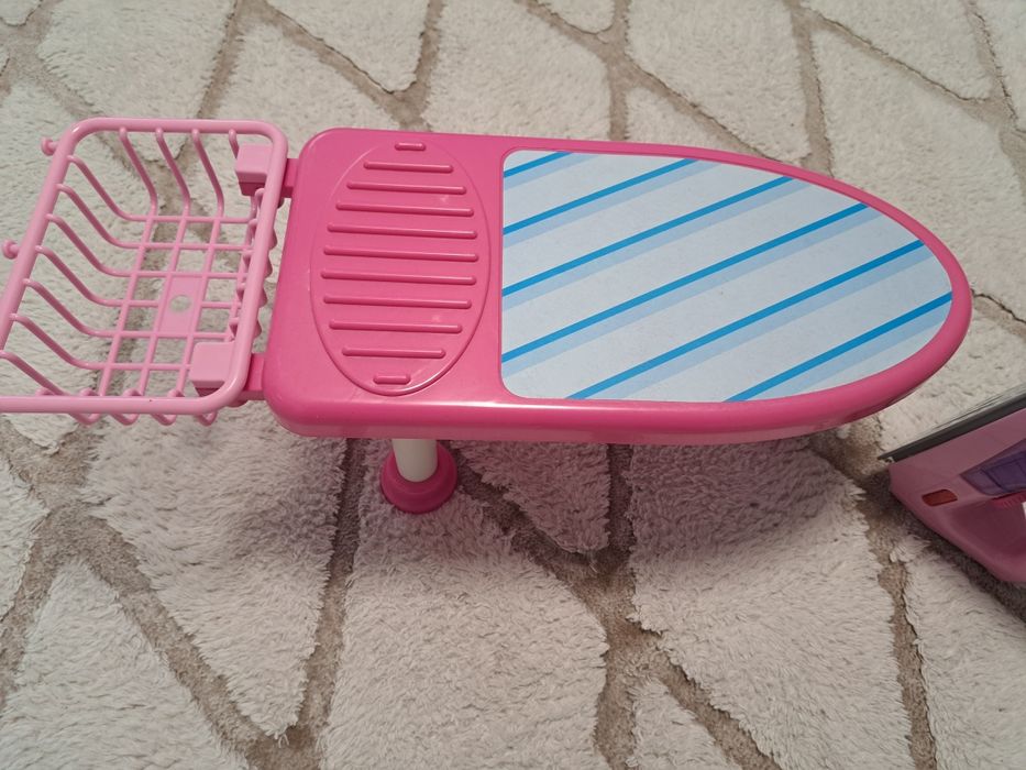 Детска дъска за гладене + ютия +две кошници за пазаруване