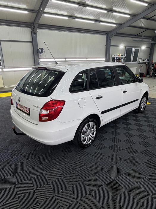 SKODA Fabia 2011 — imagine 3