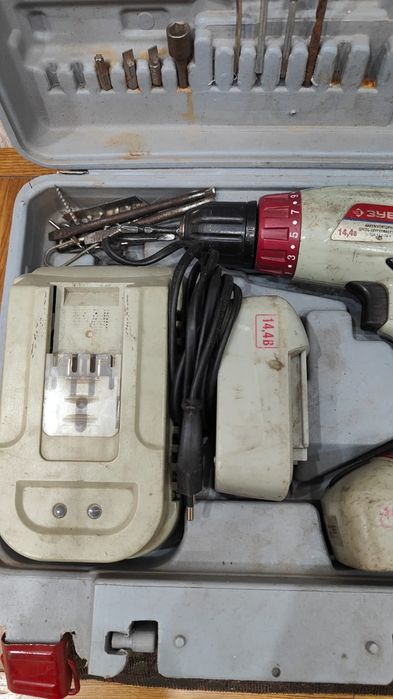 Шуруповерт б/у зубр