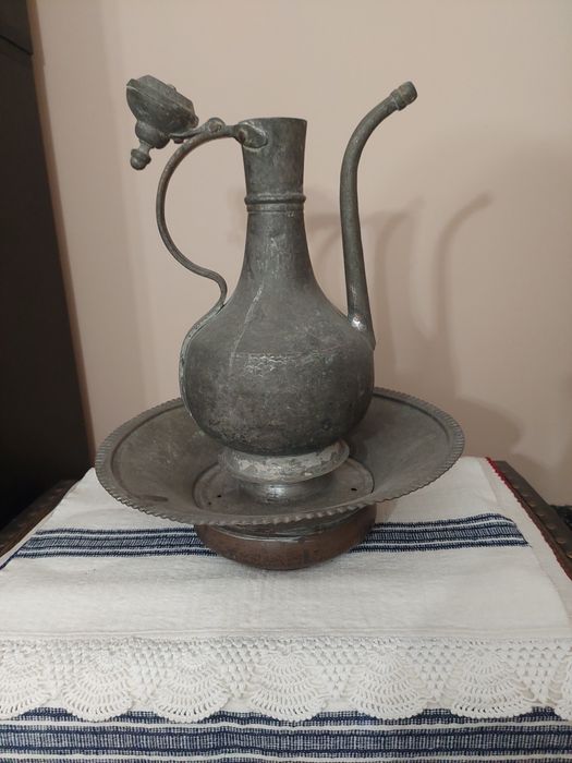 Продавам турси османкси ибрик със легeнче  ръчно кован уникален