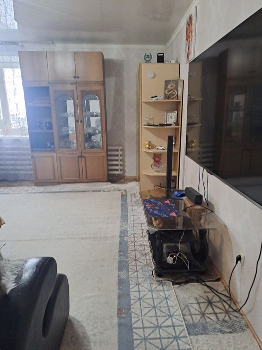 Продам  3-х  комнатную  квартиру.