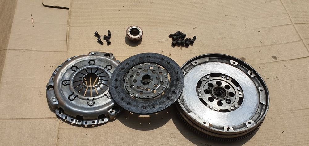 Kit ambreiaj cu volanta mercedes clk 208 2.0 benzina 111.944