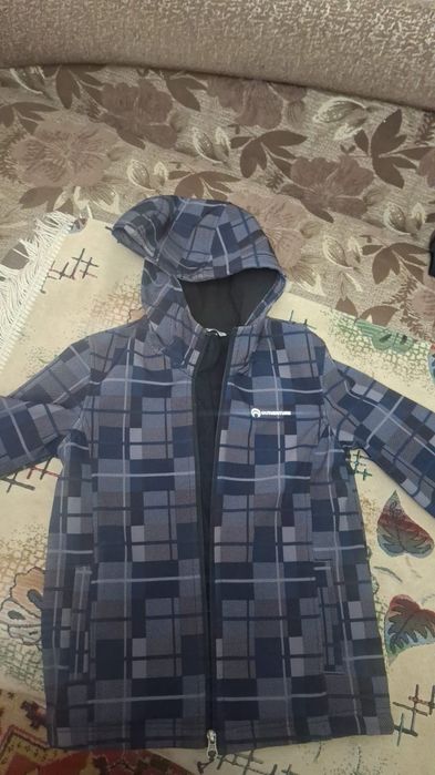 Продам куртку на мальчика