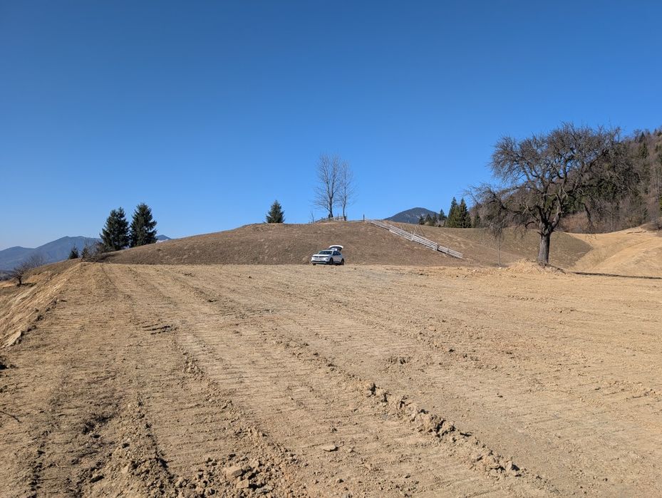 Teren Panoramic cu vedere spre lacul Colibita