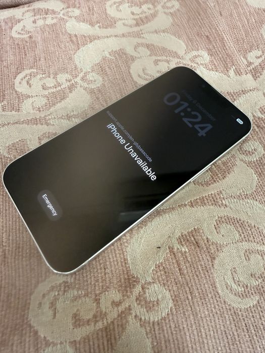 iPhone 13 заключен