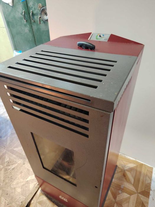 Пелетна камина - 7kW, икономична, достатъчна за до 50м2 помещение.