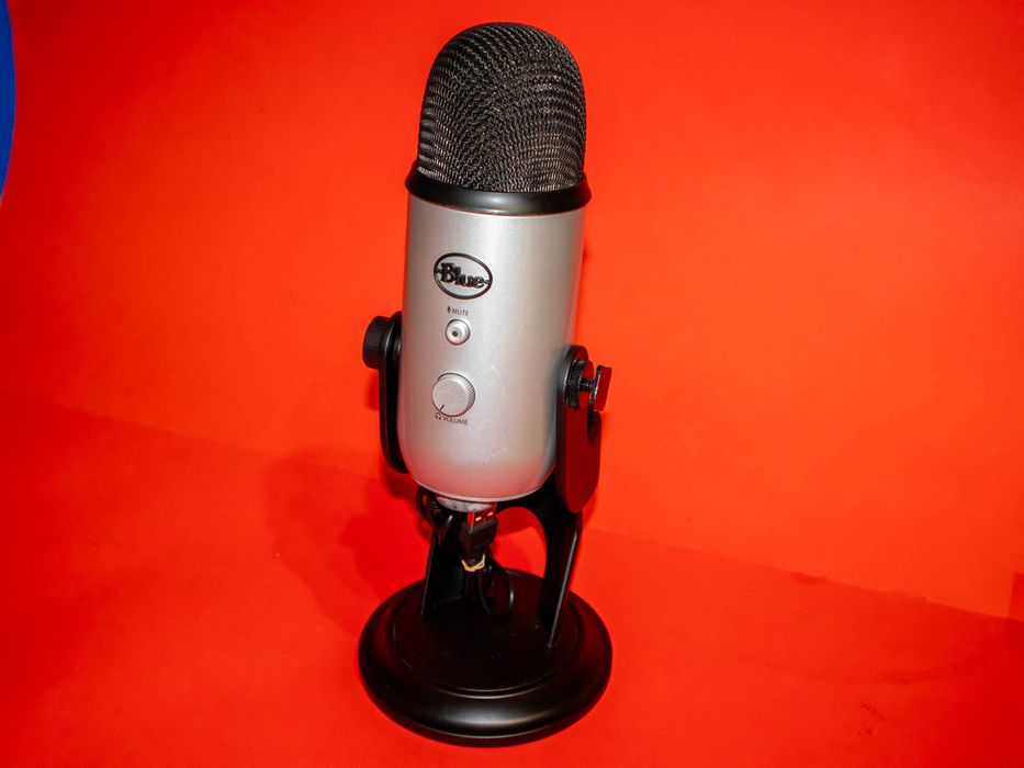 Кондензаторен микрофон Blue Yeti USB за стрийм, подкаст записи гейминг