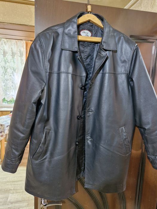 Продаётся кожаная мужская куртка.